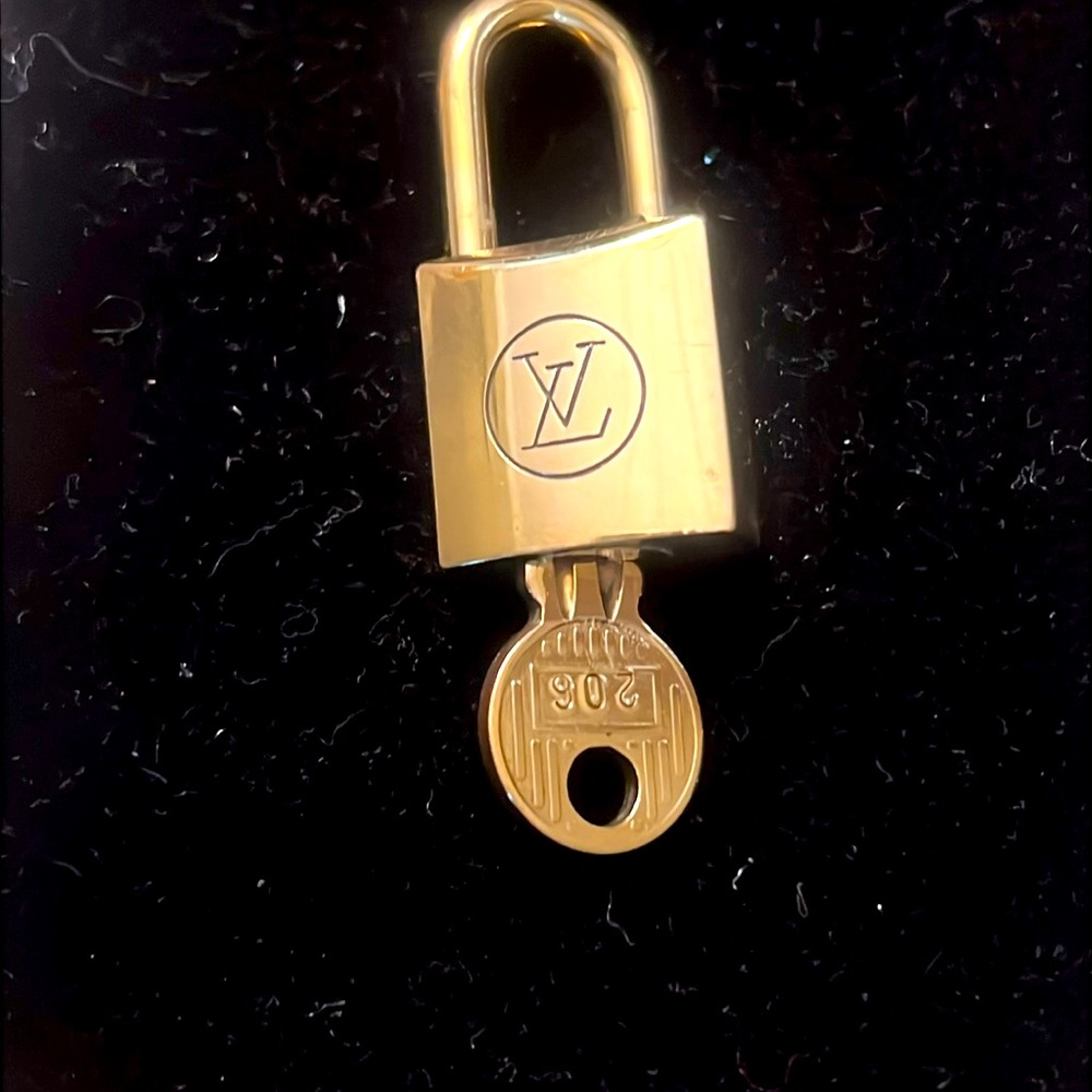 Louis Vuitton lock and key #!206 ❣️Rare